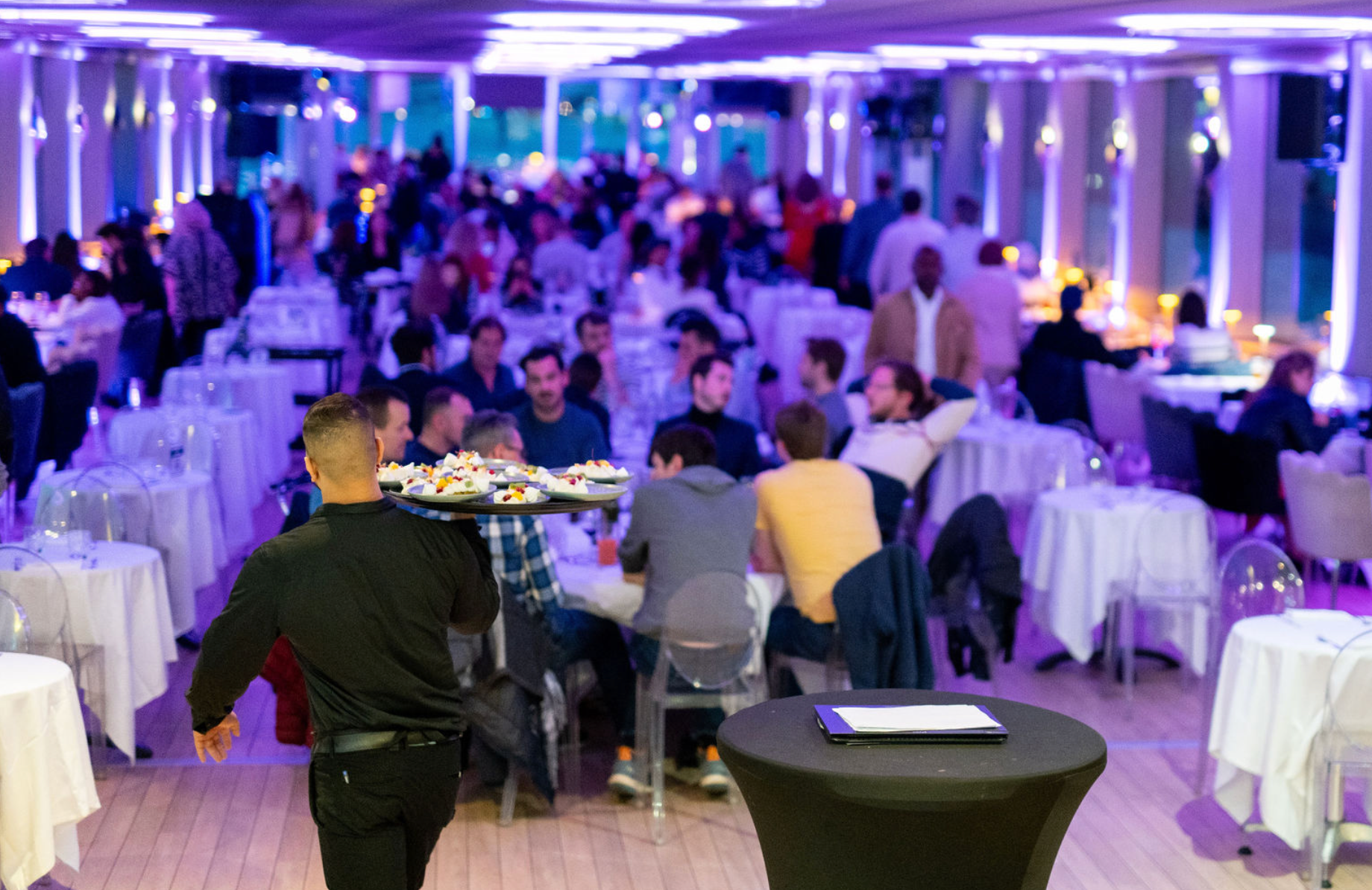 Dîner-croisière festif sur la Seine 🥂Vendredi 25 septembre 2026  +45ans