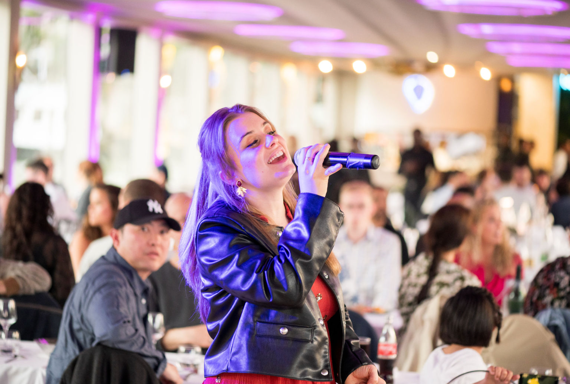 Dîner-croisière festif sur la Seine 🥂Vendredi 25 septembre 2026  +45ans